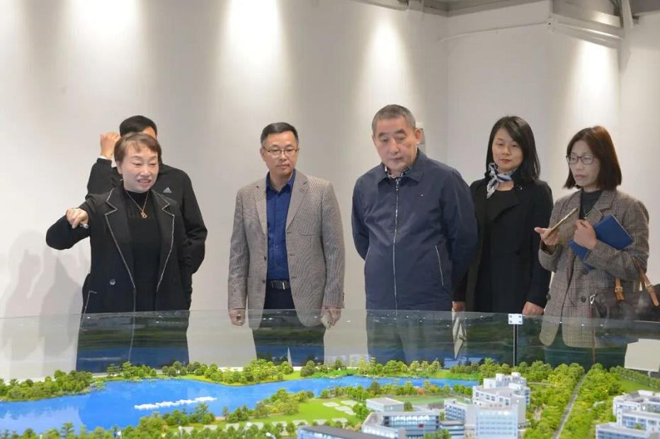 广东华商技工学校崔险峰总校长一行到深圳市携创高级技工学校参观交流